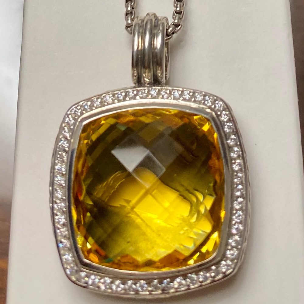 Necklace with citrine pendant